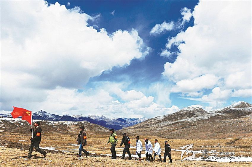 蟲(chóng)草季，巡行高原的黨員服務(wù)隊(duì)