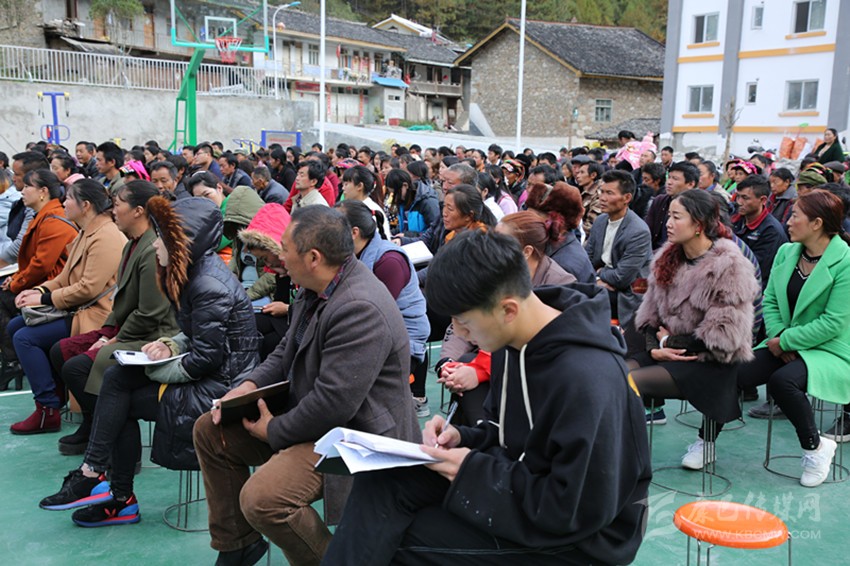 把十九大精神傳遍千家萬(wàn)戶(hù)