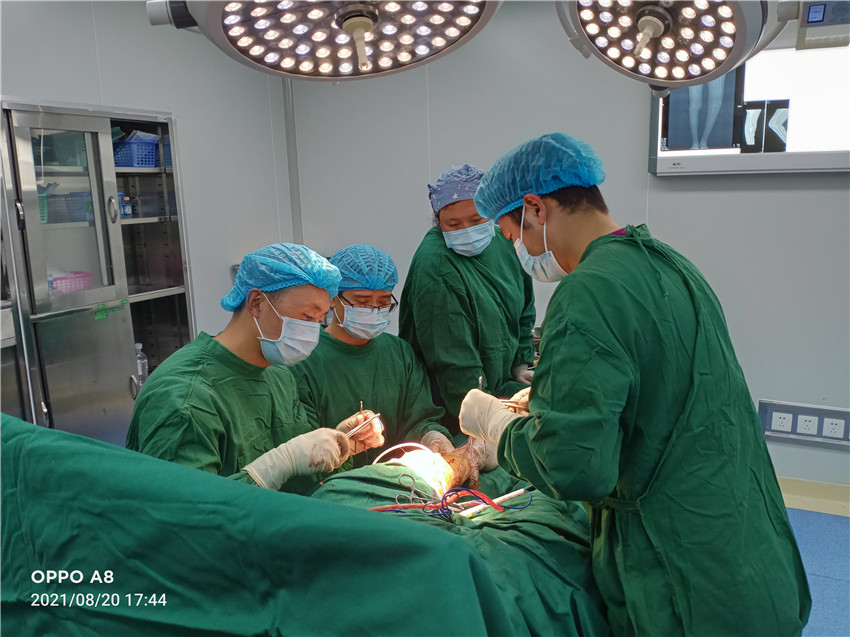 醫(yī)生正在.jpg 醫(yī)生正在.jpg