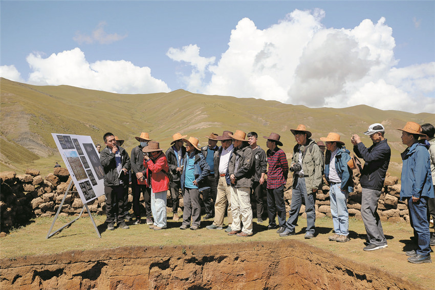 專家在現(xiàn)場(chǎng).jpg 專家在現(xiàn)場(chǎng).jpg