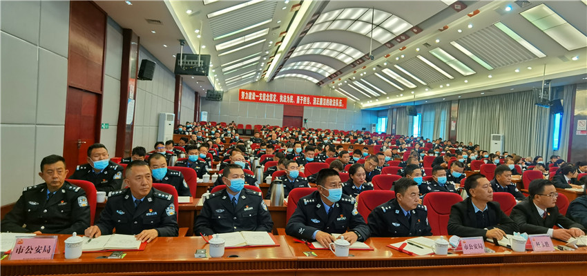 堅(jiān)強(qiáng)有力.jpg 堅(jiān)強(qiáng)有力.jpg