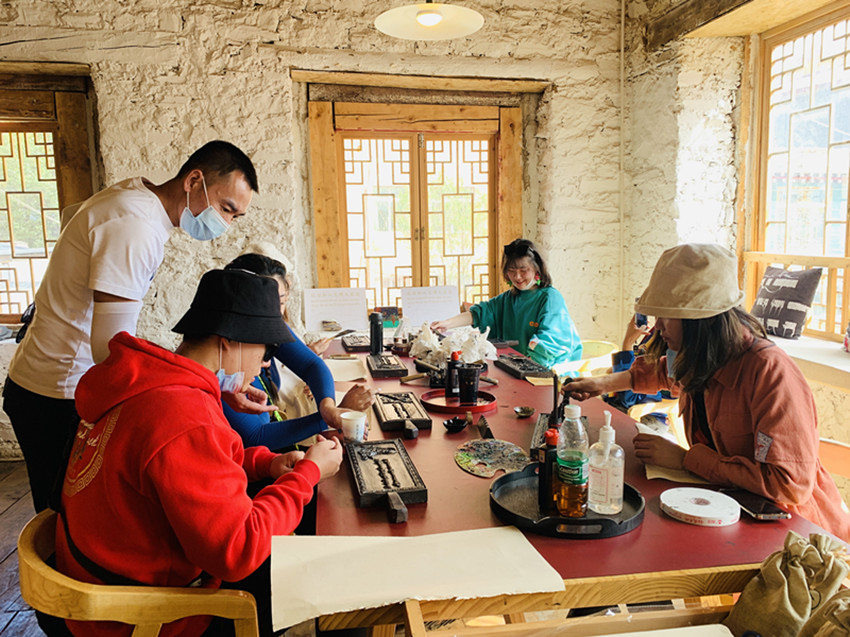 圖為在倉央.jpg 圖為在倉央.jpg