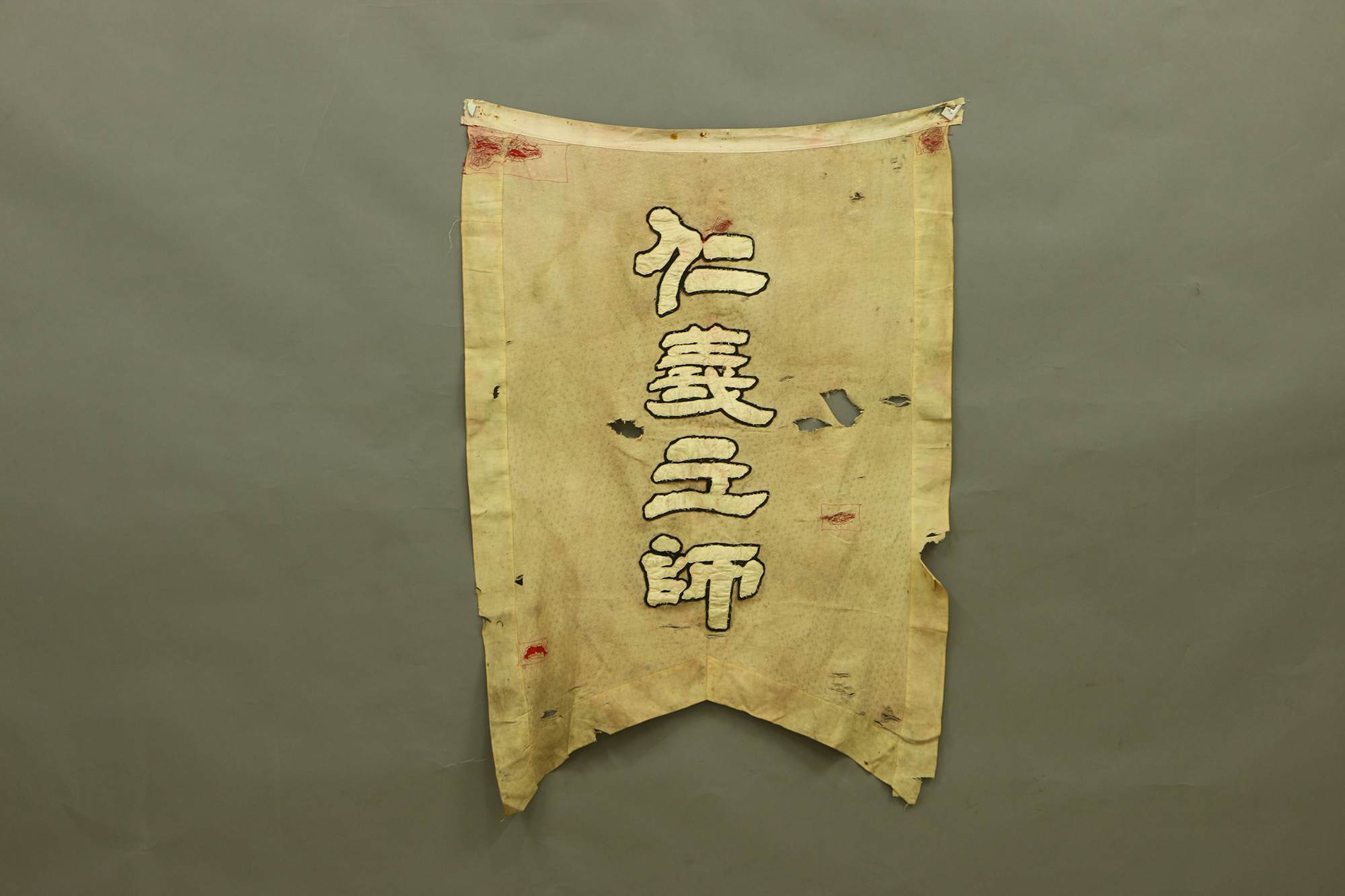 “仁義之師”錦旗（資料圖）