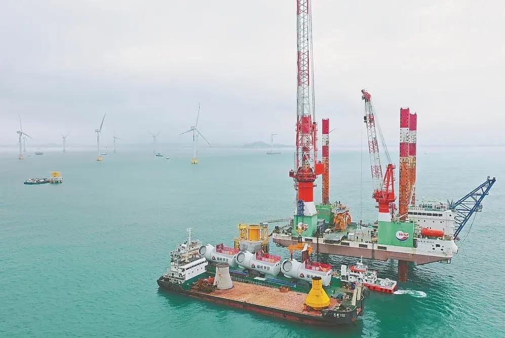 福能集團曾是“一煤獨大”的老國企，近年來積極轉(zhuǎn)型，布局新能源、新材料、醫(yī)療健康等領(lǐng)域。圖為福能集團三川海上風電項目。（資料圖片）